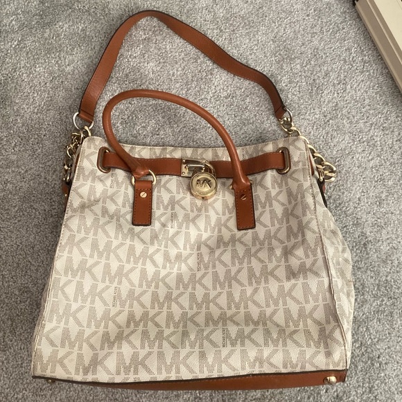 Michael Kors | Vanilla Hamilton Purse - Picture 3 of 8